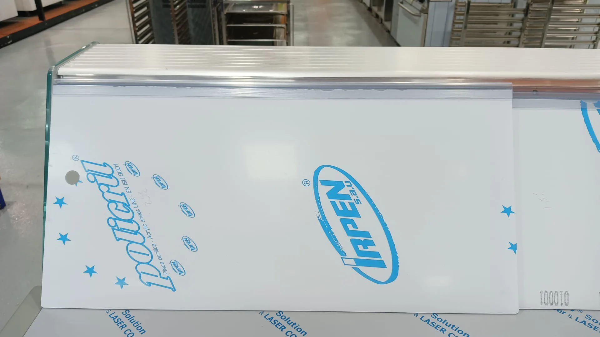 Vitrina com portas de correr para trás VEC150-9