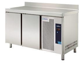 Bancada em aço inox com acabamento acetinado