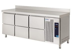<p>Fabricado em aço inoxidável.</p>