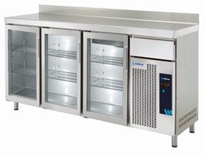 <p>Bancada em aço inoxidável com acabamento acetinado
