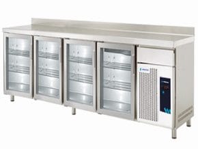 <p>Bancada em aço inoxidável com acabamento acetinado