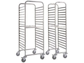 <p>Os modelos para recipientes Gastronorm estão equipados com 17 pares de guias soldados à estrutura de tubo quadrado