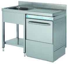 <p>As mesas estão desenhadas para acomodar uma máquina de lavar louça de abertura frontal de 600 x 600 mm.</p>